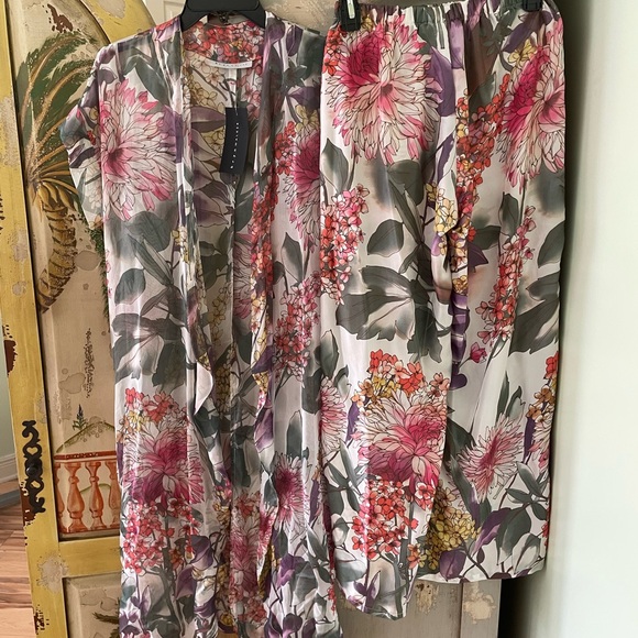 Women pant set/Bryan walker - Picture 5 of 10